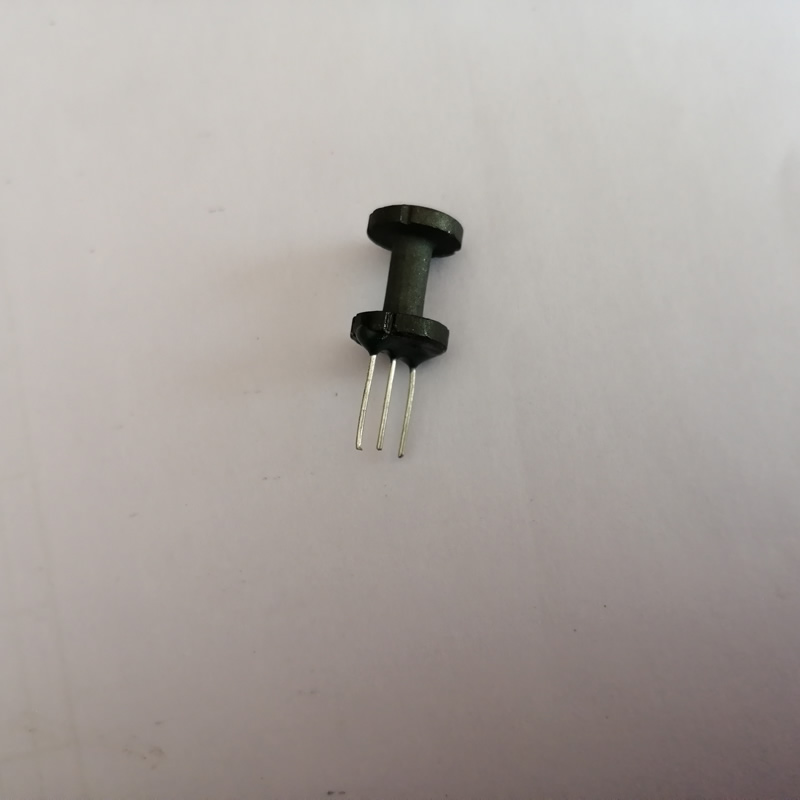 PK3W9*12 三腳工字磁芯俯視圖